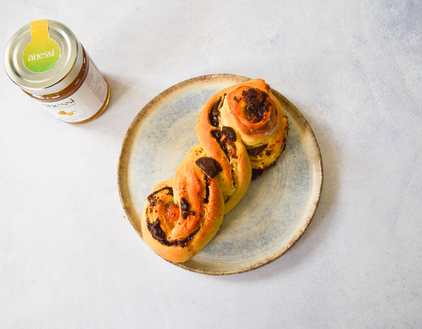 Tropical Chic Braid: Treccia Vegana con Confettura Extra di Mango Anessi e Cioccolato Fondente